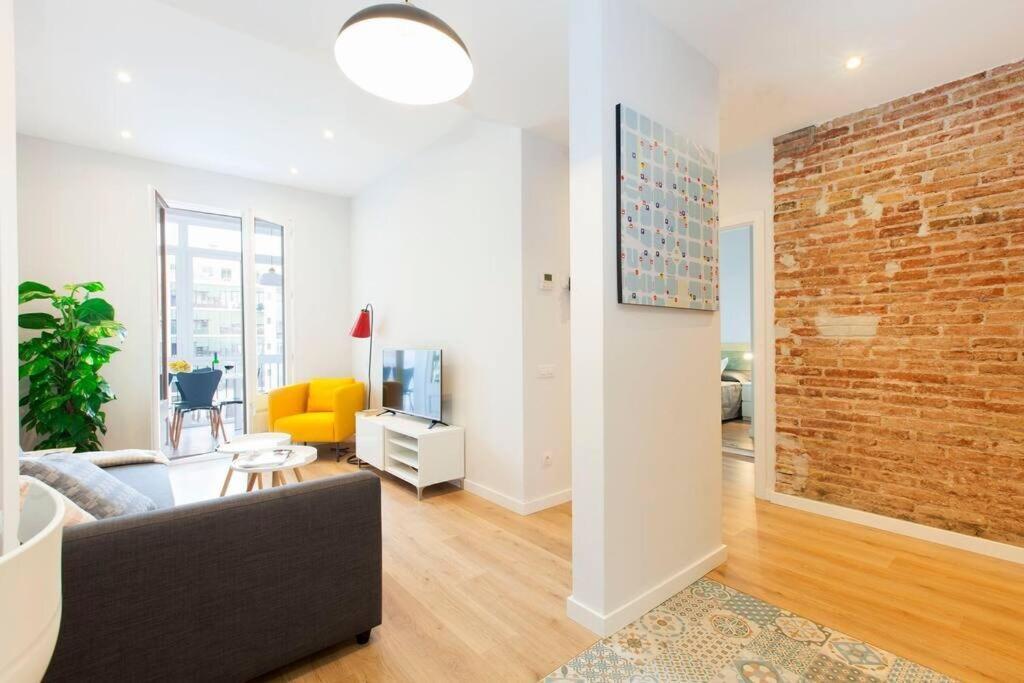 Perfectly Located 4Bed 4Bath Apartment In Barcelona 3 1 Экстерьер фото