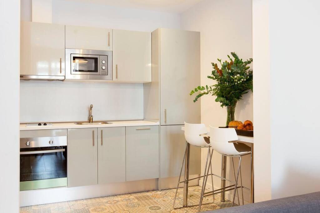 Perfectly Located 4Bed 4Bath Apartment In Barcelona 3 1 Экстерьер фото